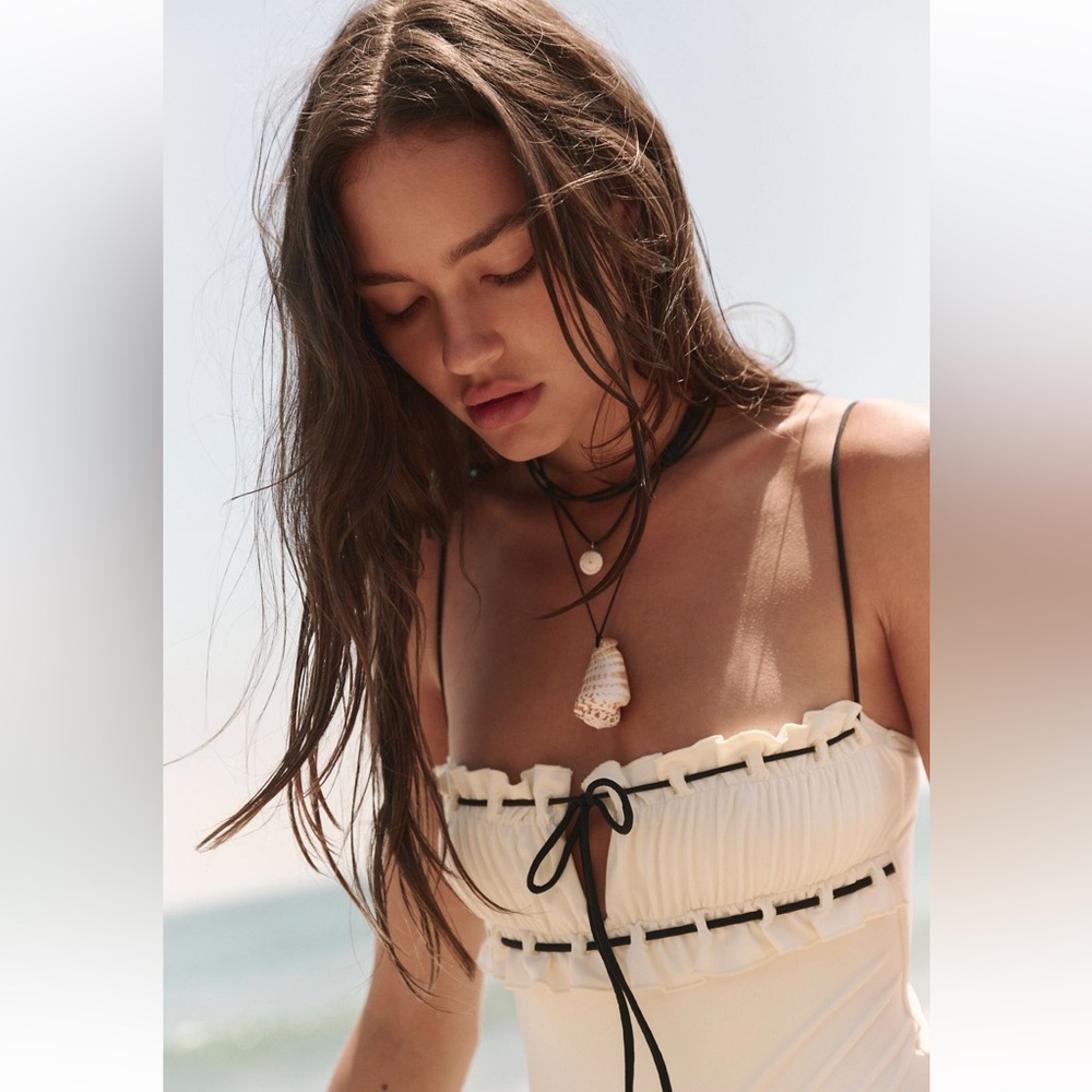 NWT Free People Carolina Shell Layered Necklace in Oxblood - Picture 2 of 4